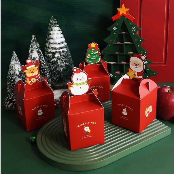 Hộp đựng quà Giáng sinh mini nắp cài vuông 8,5cm, hộp giấy quà tặng Noel người tuyết, cây thông cute