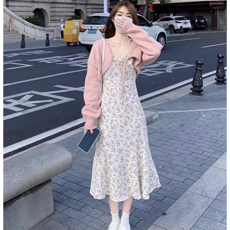 Set đầm hai dây hoa nhí dáng dài midi kèm áo khoác crop hồng | BigBuy360 - bigbuy360.vn