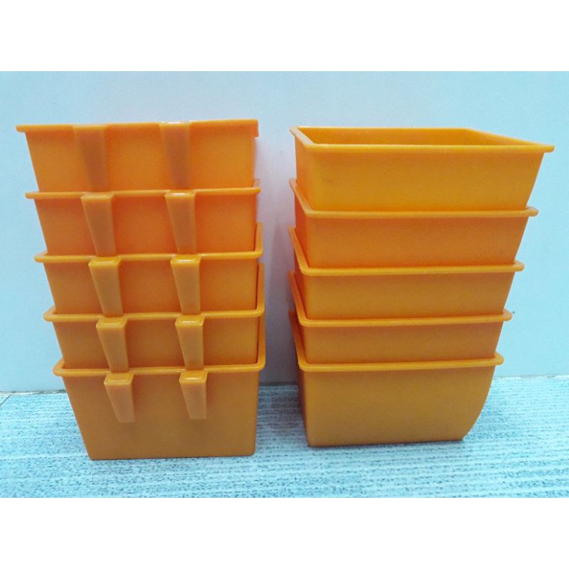 Máng ăn gà đá. máng uống gà đá 10x12cm và 6x8cm