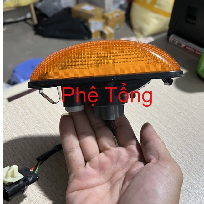 Đèn xi nhan cánh cửa Hyundai 15 tấn HD270
