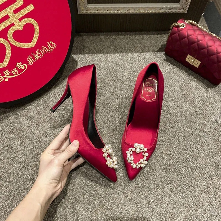 Giày cao gót nữ mũi nhọn đính hạt tròn cho cô dâu phù dâu đám cưới