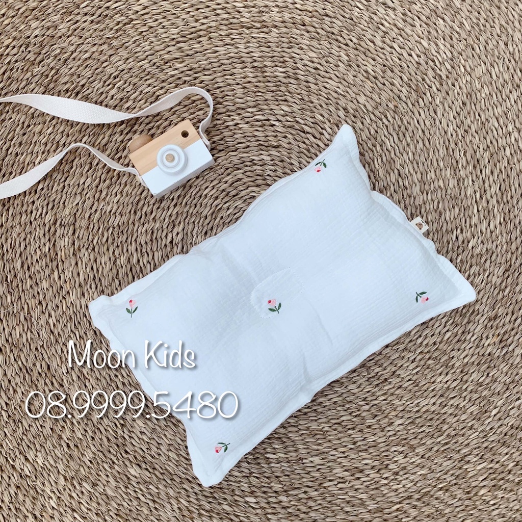 Gối sơ sinh cao cấp vải muslin thêu hoạ tiết siêu mỏng đẹp an toàn cho bé yêu (0-3m) Sticker gắn dép