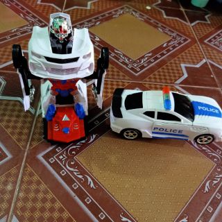 Ô tô cảnh sát biến hình rô bốt