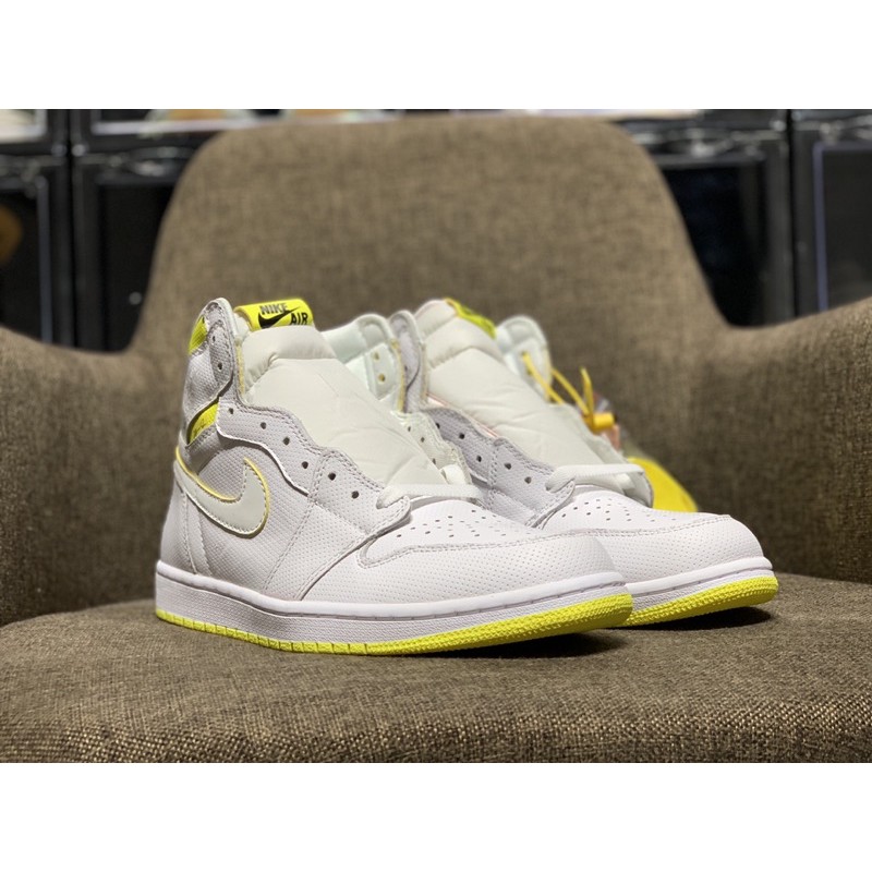 Giày sneaker air jordan1 retro high og "First class flight"