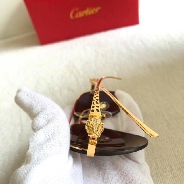 Kính cartier râm thời trang.