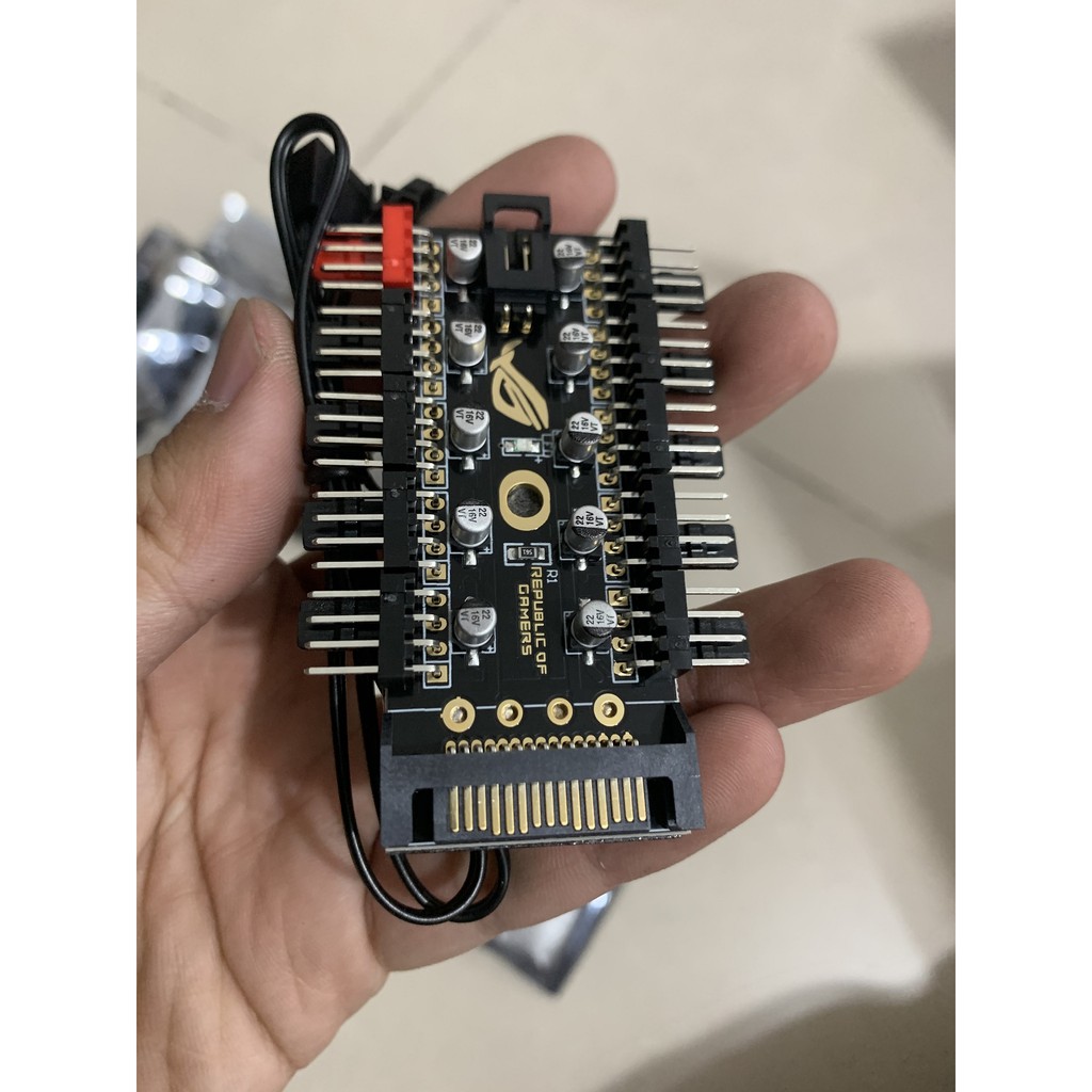 Hub chia quạt chia fan 4pin PWM cổng Sata logo ROG