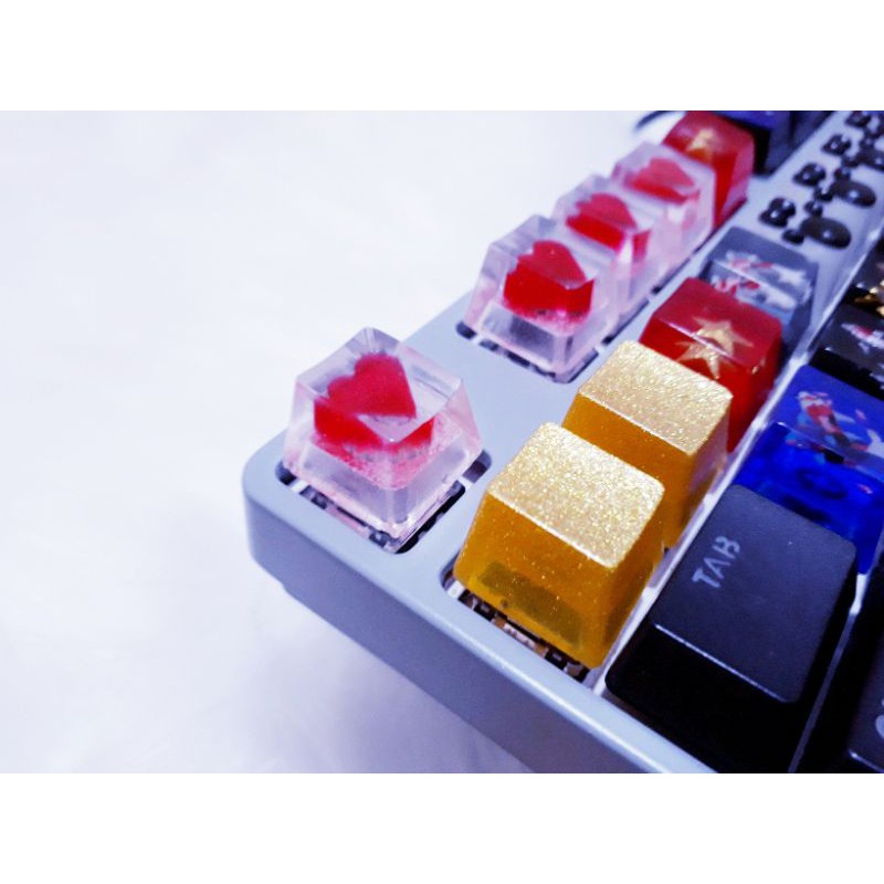 Keycap vàng nhũ ánh kim trang trí bàn phím gaming.