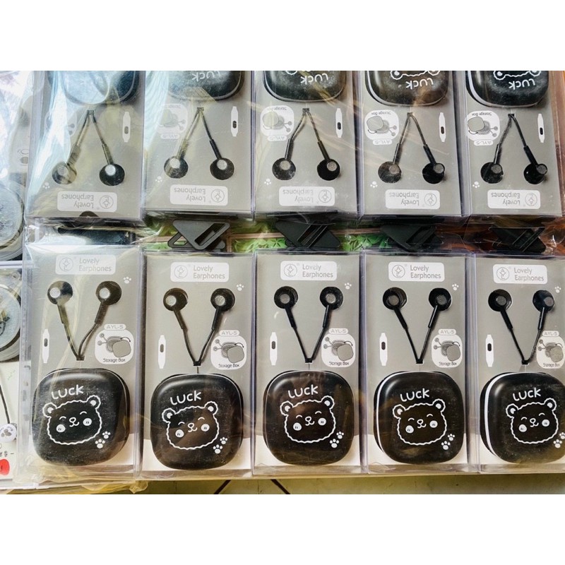 Tai nghe nhét tai có hộp đựng