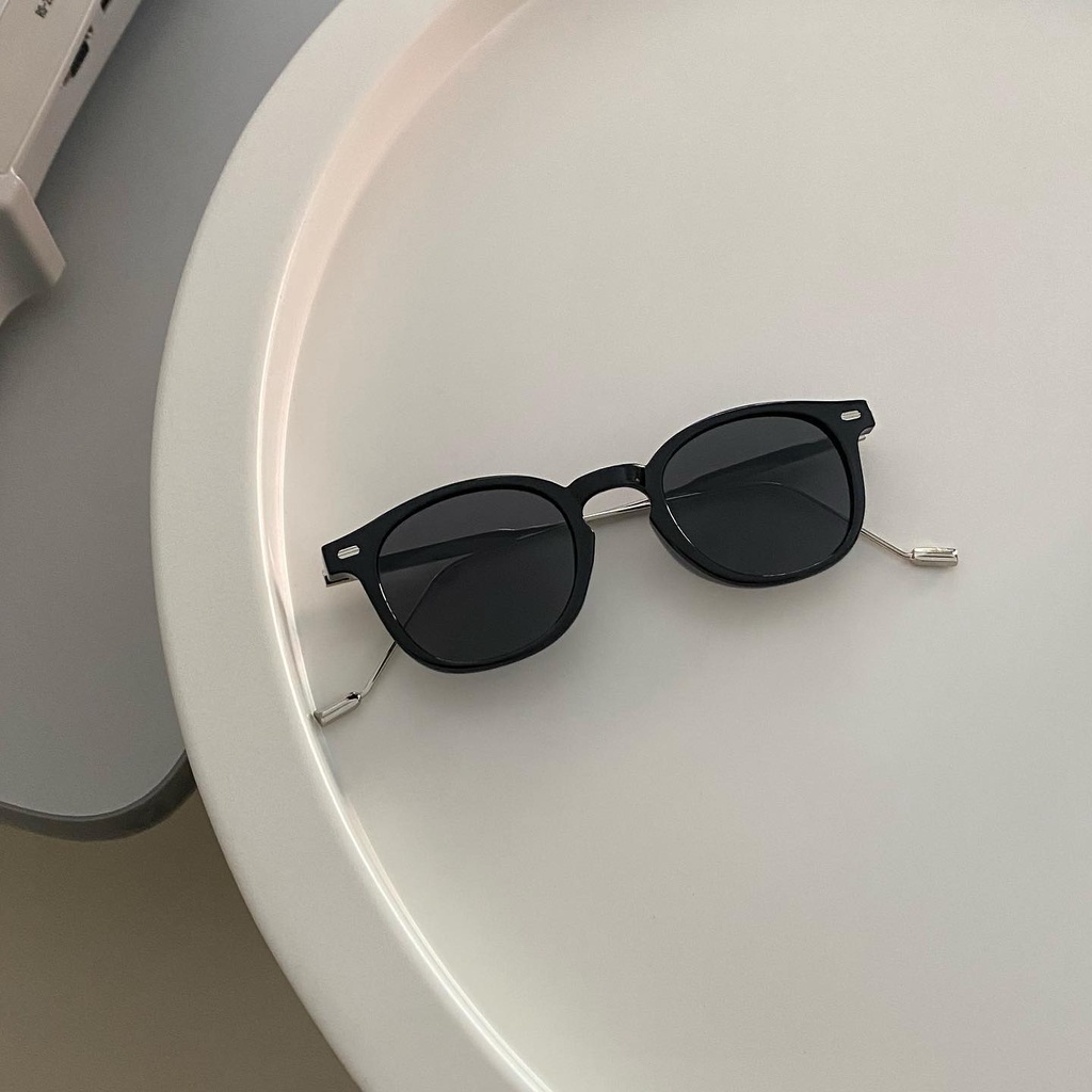 Kính mát đen cá tính dành cho nam và nữ