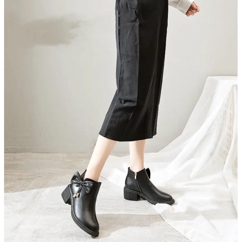 Giày Bốt nữ tính đính nơ 2 bên có khoá kéo, giày bốt cổ ngắn mặc cùng váy đế cao 5cm, giày bốt dịu dàng. | BigBuy360 - bigbuy360.vn