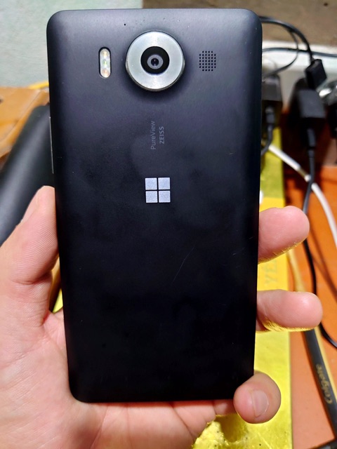 Điện thoại di động Microsoft Lumia 950 chính hãng FPT màu đen kèm Display Dock