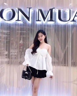 Áo trắng rút ngực rớt vai