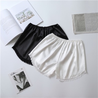 Quần short satin phối chân ren