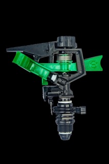 Béc cánh đập ren phi  Béc tưới cây Cánh Đập Chỉnh góc đuôi cá ren ngoài 21mm bán kính 6-8m