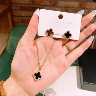 bộ trang sức gồm bông tai và vòng cổ hình cỏ bốn lá