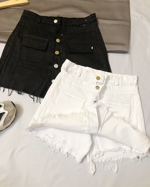 Chân váy có quần lưng cao phối nút | BigBuy360 - bigbuy360.vn