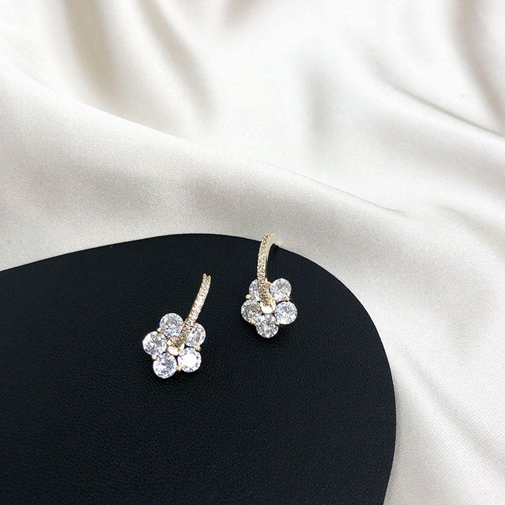 Khuyên Tai Vòng Lắc Lư Đính Hoa Lấp Lánh Ngọt Ngào Đơn Giản Cho Nữ