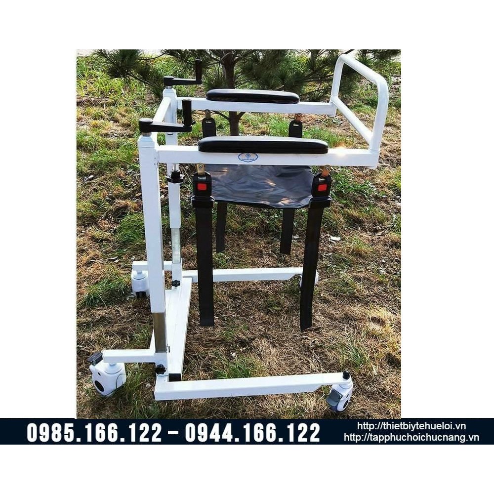 Xe lăn nâng đỡ bệnh nhân lên ô tô