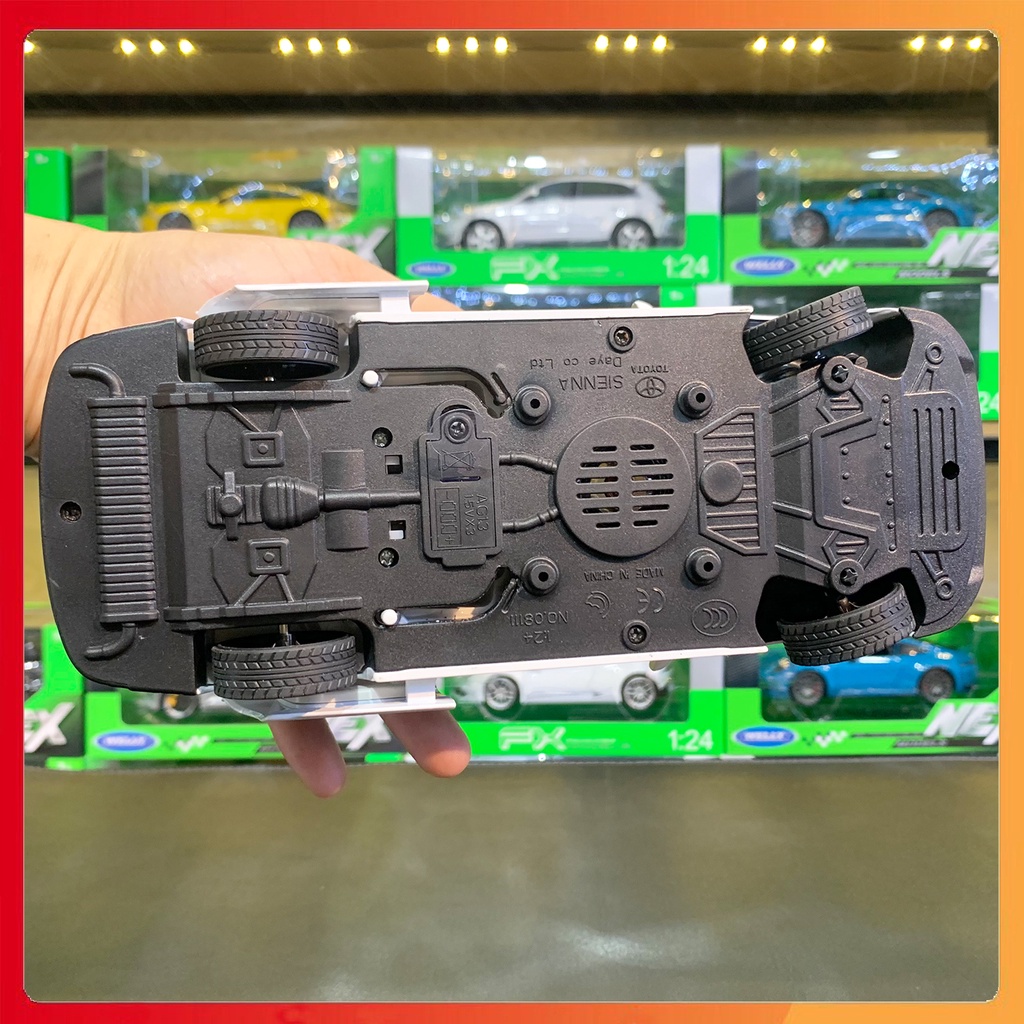Mô hình xe Toyota Sienna MPV tỉ lệ 1:24 hãng HongSen