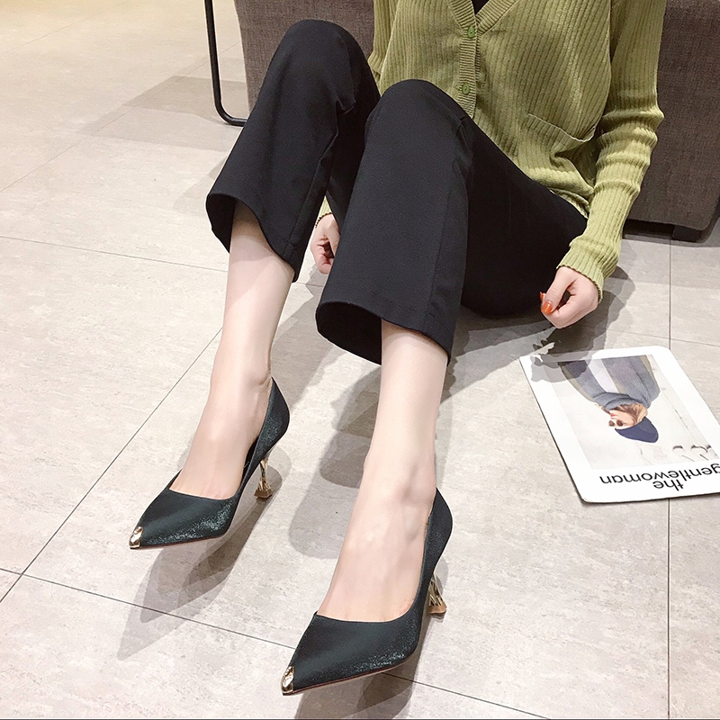 Giày cao gót mũi nhọn thời trang nữ tính