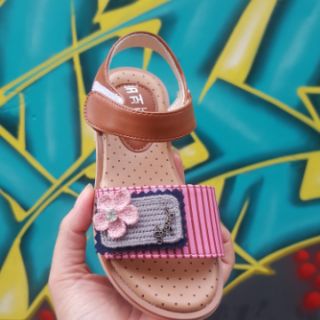 Giày sandal bé gái