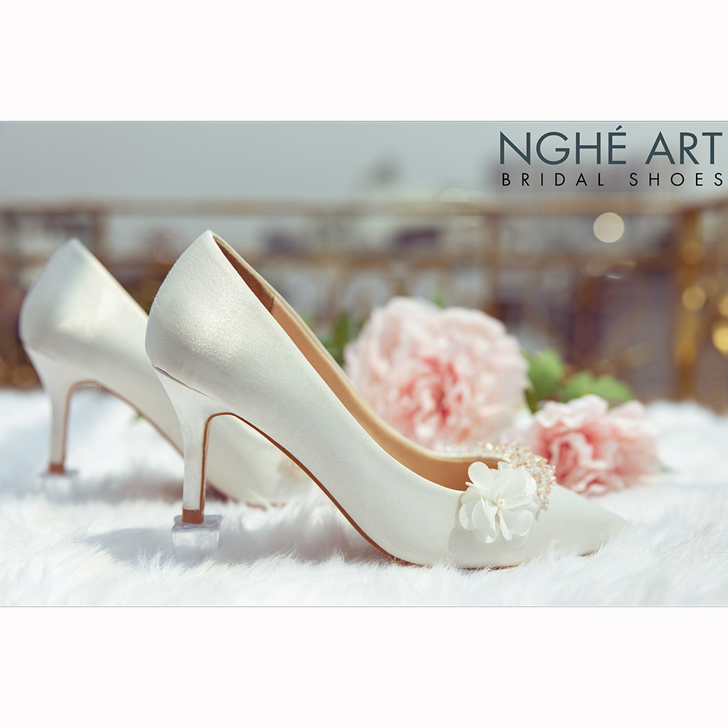 Giày cưới Nghé Art lụa satin đính hoa pha lê 339 trắng