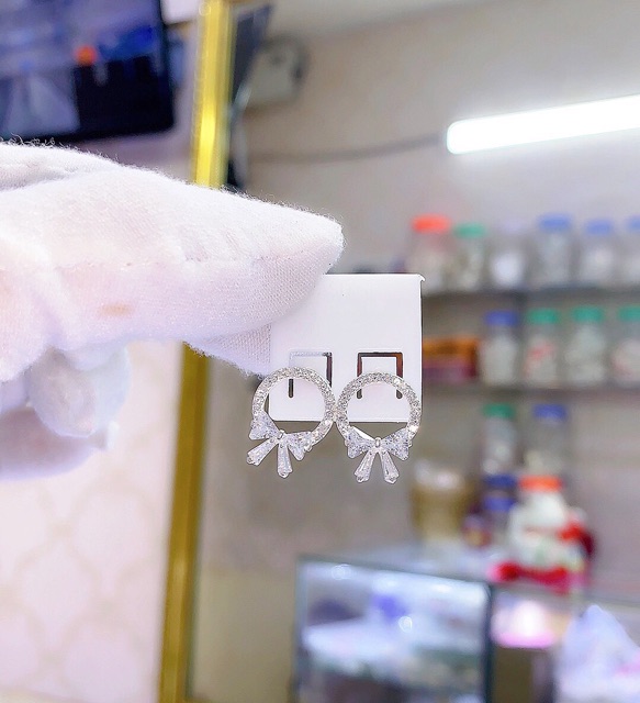 Khuyên tai nơ treo vòng tròn đá trắng nhân tạo bạc ta