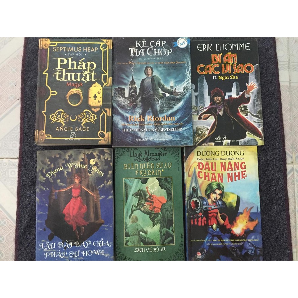 Magyk Septimus Heap Kẻ cắp tia chớp Bí ẩn các vì sao Lâu đài bay Pháp sư Howl Biên niên sử PryDain, Đầu nặng chân nhẹ
