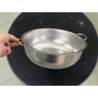 Rổ inox lỗ nhỏ có 2 tai chân đế
