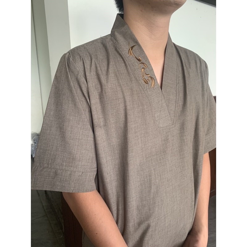 Đồ đi chùa nam-Mẫu cổ V thêu chữ