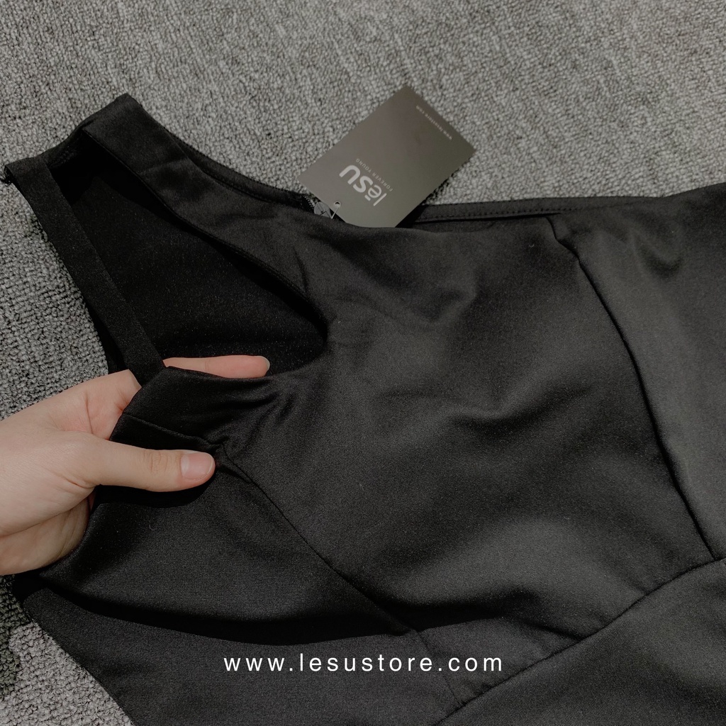 ẢNH TỰ CHỤP Đầm cut-out cổ chéo xẻ tà ĐEN