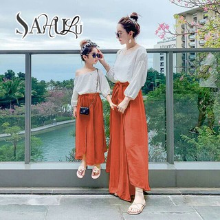 Set bộ Jumpsuit mẹ bé xẻ tà cam