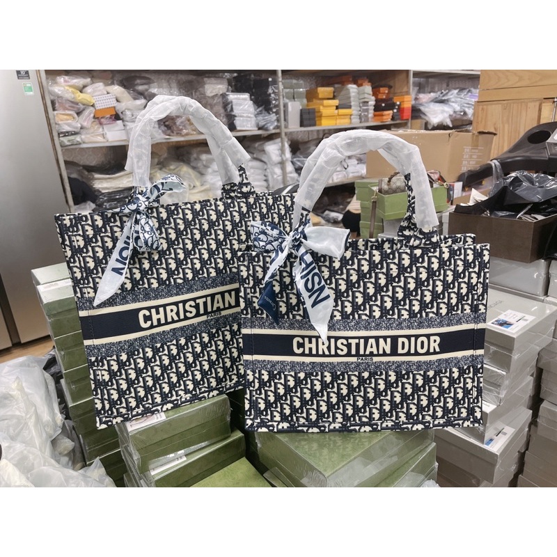 Túi hoạ tiết size 40 , size 35 chất đẹp đựng cả thế giới ( tặng kèm khăn lụa )
