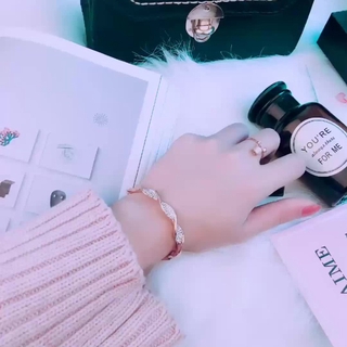 Vòng Tay Xoắn Ốc Đính Đá Sang Trọng