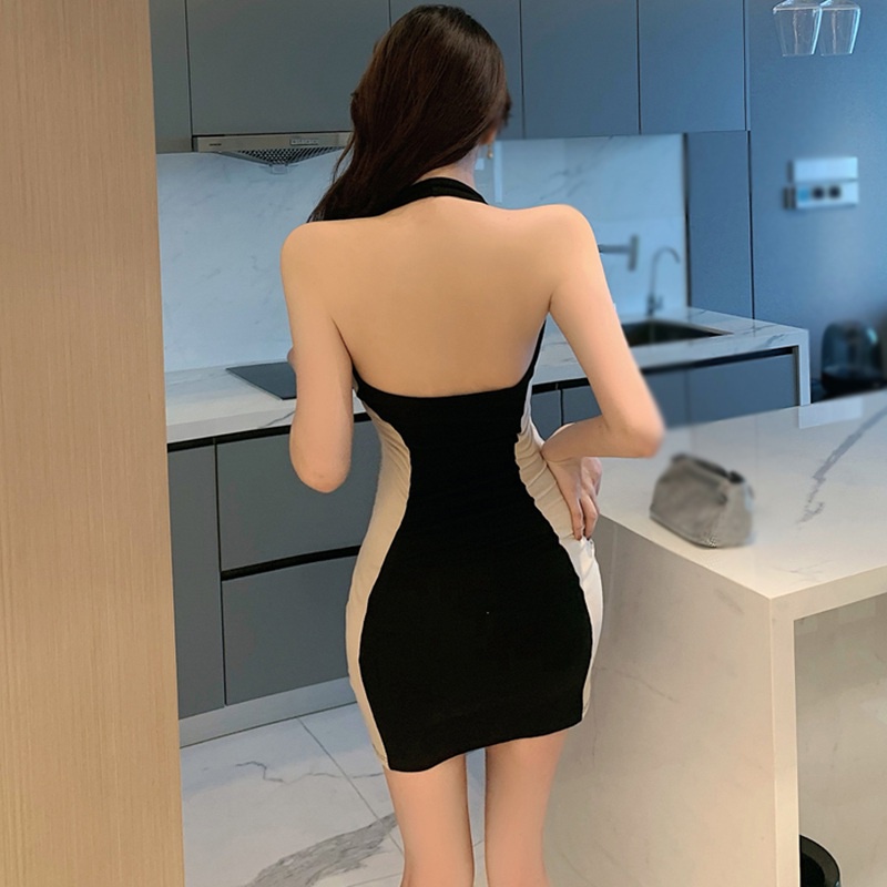 Đầm ôm cổ yếm hở lưng màu sắc tương phản phong cách Hàn Quốc thời trang cho nữ