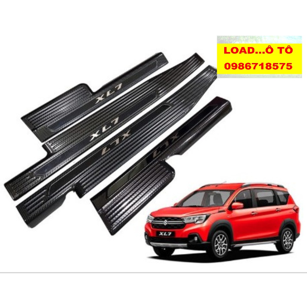 Ốp Bậc Cửa, Nẹp Bước Chân Xe Suzuki XL7 Mẫu Vân Carbon Cao Cấp, Có Chữ Bóng XL7