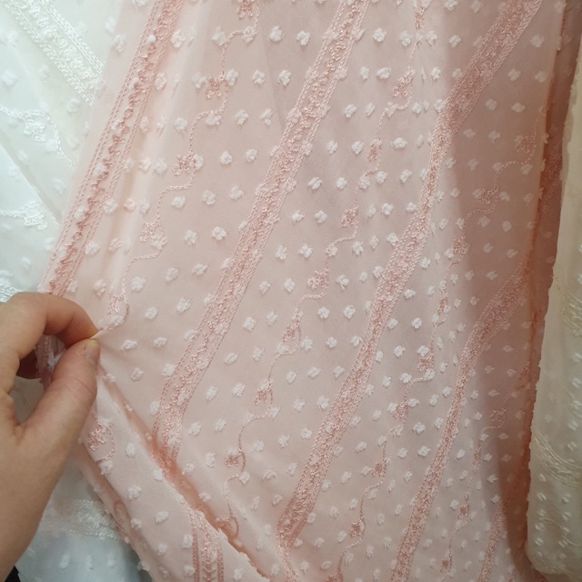 Vải voan hạt thêu