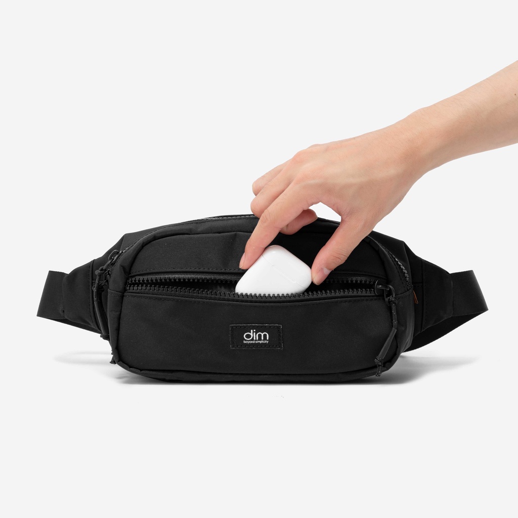 Túi đeo chéo DIM Casual Bumbag - Chất liệu chống thấm nước