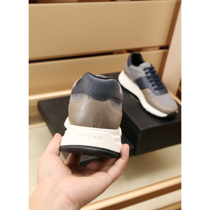 Giày thể thao nam cao cấp PRADA thiết kế đơn giản và thanh lịch nhưng vẫn mang đến sự trẻ trung và năng động