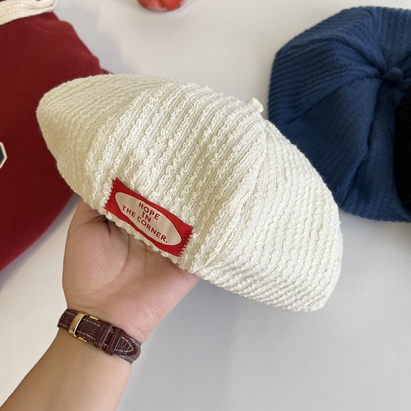 Mũ beret MG STUDIO thiết kế miếng vá màu đỏ thời trang