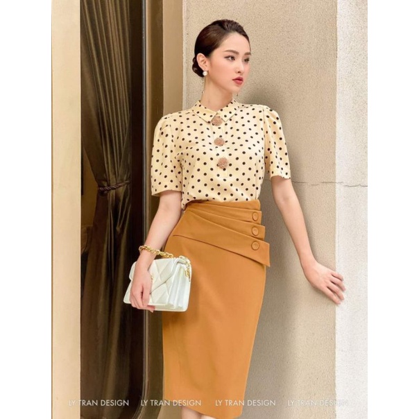 Áo vàng chấm bi
