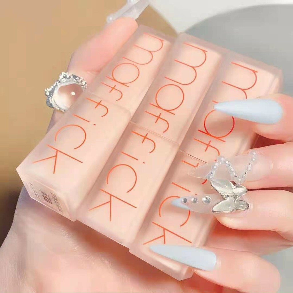 Son thỏi Maffick nội địa Trung chất son lì, mềm, mịn cho bạn bờ môi quyến rũ | BigBuy360 - bigbuy360.vn