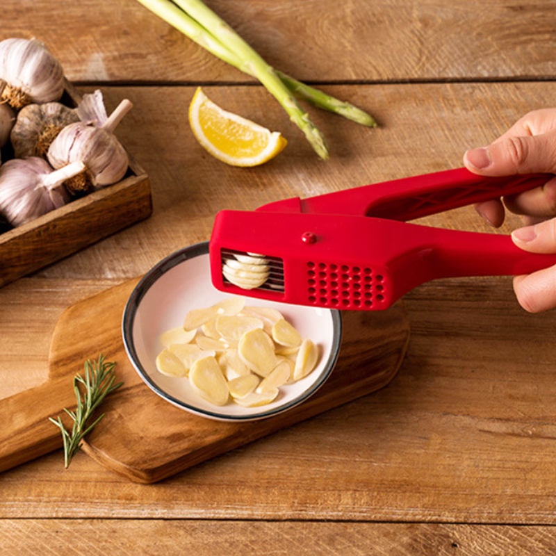 Dụng cụ nghiền tỏi tiện lợi cho nhà bếp