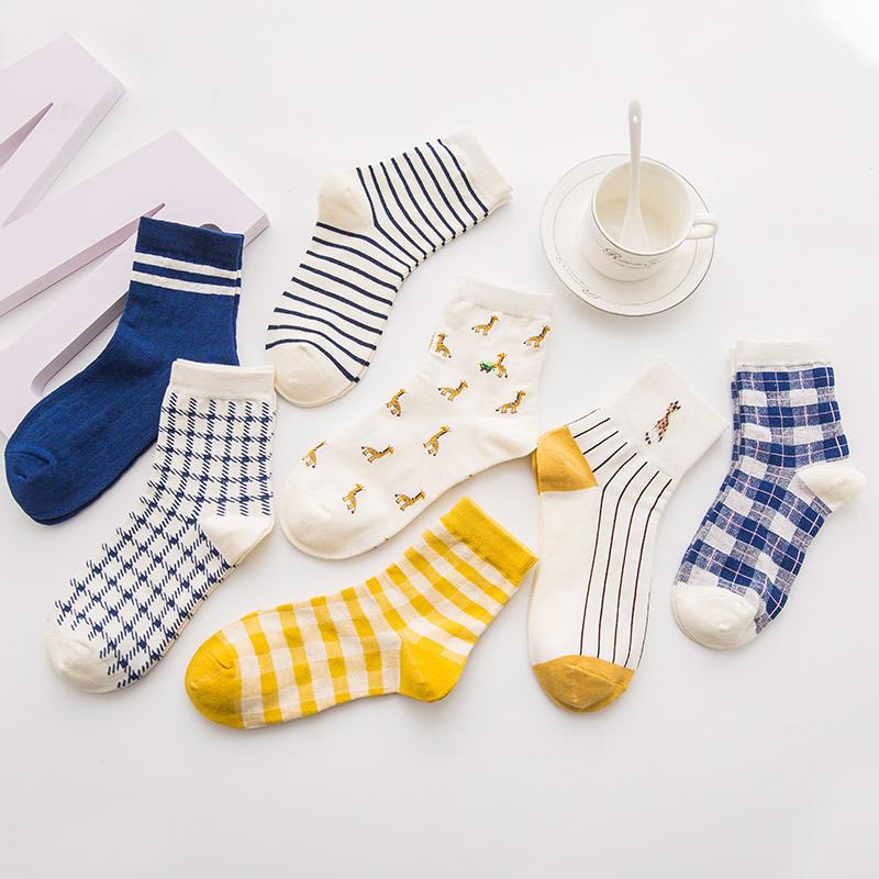 Vớ cổ cao họa tiết trẻ trung dành cho nữ