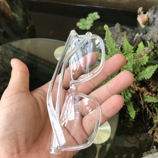 Gọng kính trắng chống bụi