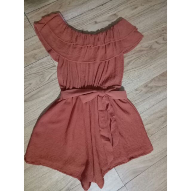 Jum trễ vai xinh