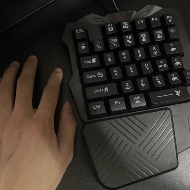 Bàn phím một tay chơi game K5  Rainbow 35 phím chơi các game mobi Freefire, CF, liên quân,...Bộ chơi game giả cơ 1 tay.
