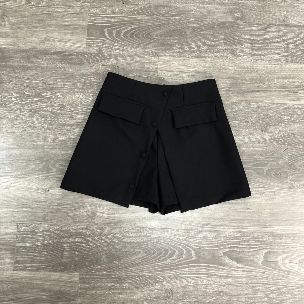 Short H0bbs Vạt đắp đính nút bọc