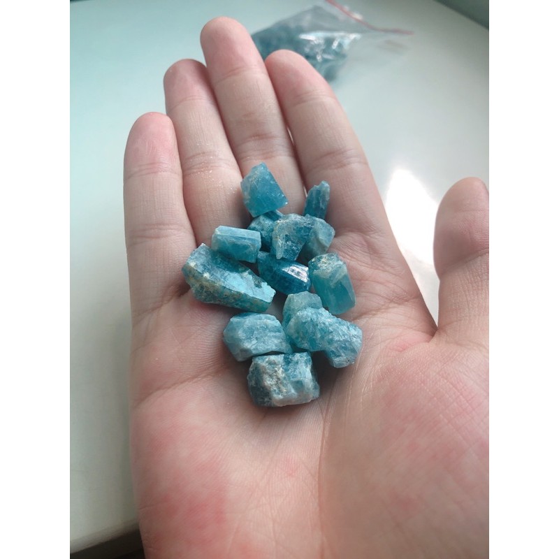Aquamarine thô tự nhiên da gương chất đẹp