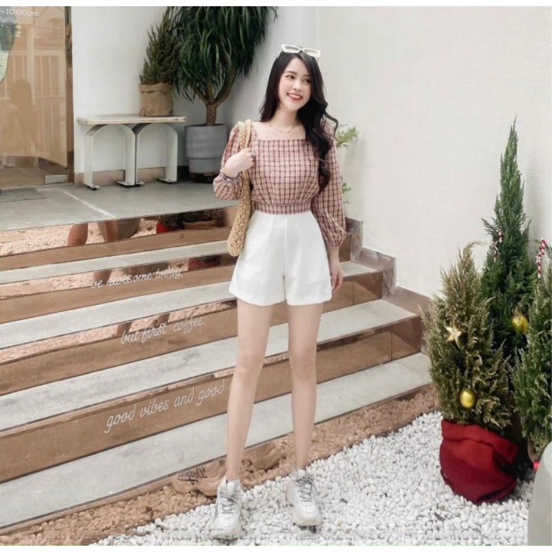 S602 Set đồ bộ nữ, gồm áo crottop khuy sau có dây buộc cổ vuông phối quần short ống rộng túi 2 bên